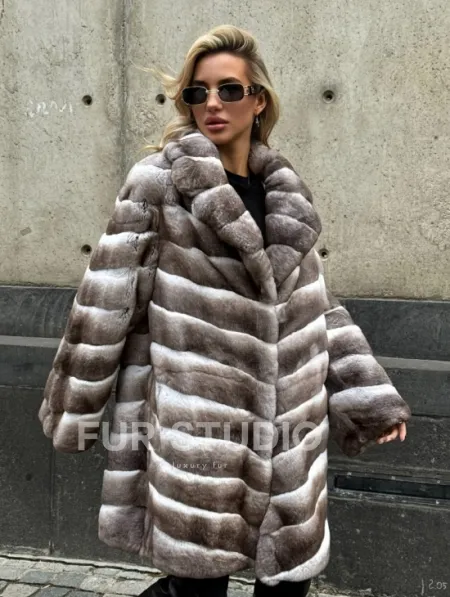 Женская серая шуба из элитного шиншиллового кролика (рекса) с английским воротником - фото 9