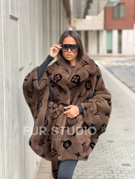 Норковое пончо из меха аукционной норки Velvet в цвете соболь - фото 0
