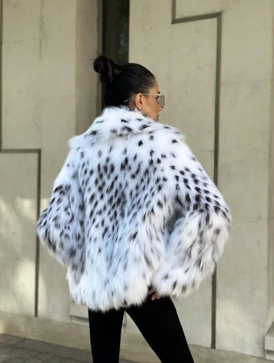 Шуба из меха лисы под рысь - цвет белый, PREMIUM COLLECTION - фото 5