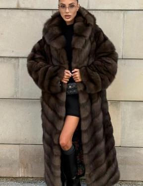 Удлиненная шуба из меха куницы с капюшоном - фото 6