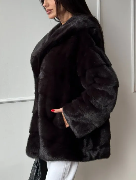 Меховая шубка с капюшоном из аукционной норки в цвете уголь - фото 4