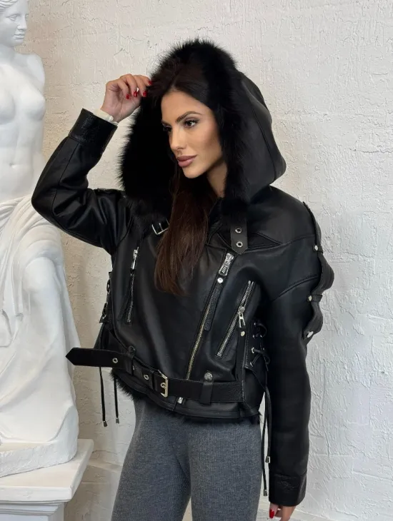 Короткая женская куртка - дубленка из натуральной кожи и мехом тосканы внутри, капюшон - фото 0