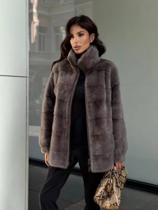 Норковая курта на молнии стойка воротник цвет мокко - фото 9