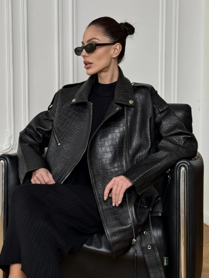 Total black удлиненная женская косуха из натуральной кожи CROCO с косой застежкой-молнией - фото 0