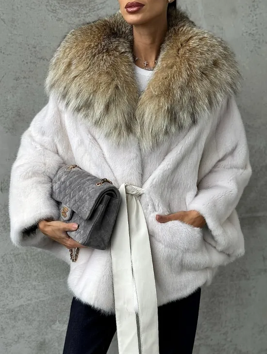 Светлая норковая шуба с капюшоном - фото 3