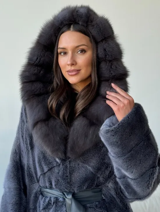 Длинная норковая шуба с куницей капюшон - фото 5