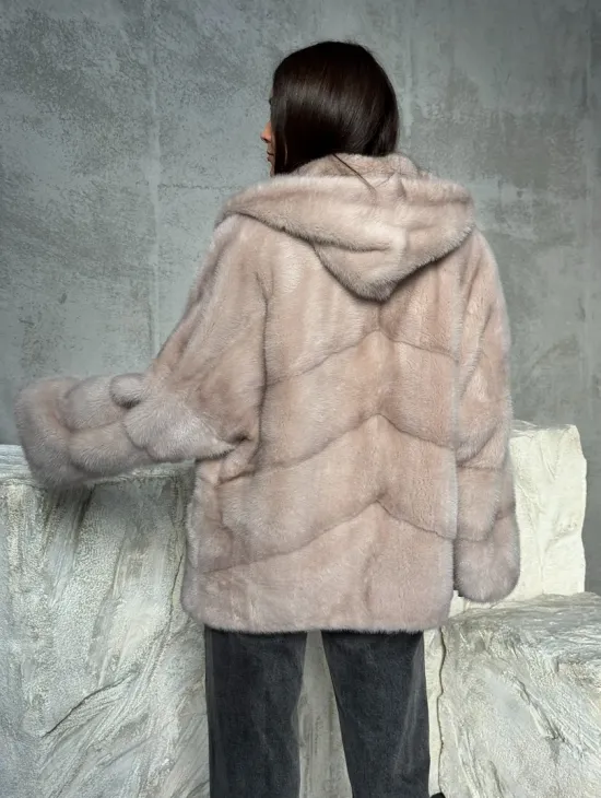 Норковый полушубок с капюшоном в цвете пудра - фото 4