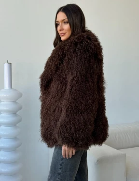 Коричневая шуба из ламы - фото 4