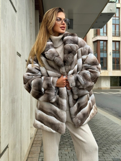 Шуба из меха шиншиллового кролика PREMIUM COLLECTION - фото 7