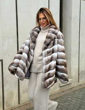 Шуба из меха шиншиллового кролика PREMIUM COLLECTION - фото 11