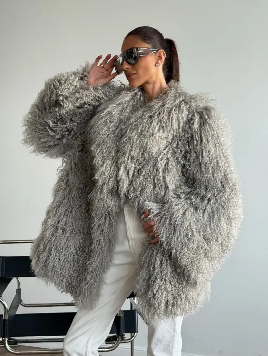 Серая шуба из ламы - фото 9