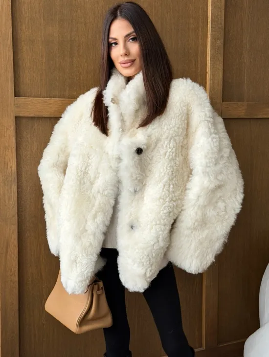 Светлая женская двухсторонняя дубленка - фото 9