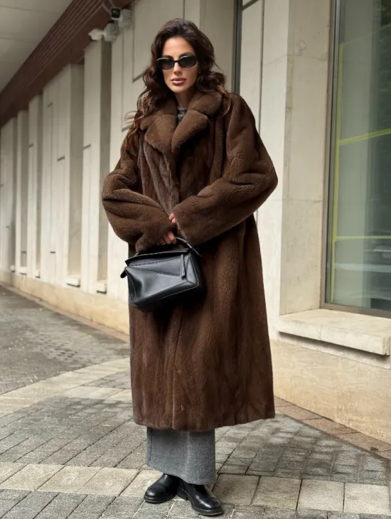 Шуба из меха норки в натуральном цвете под соболь - фото 3